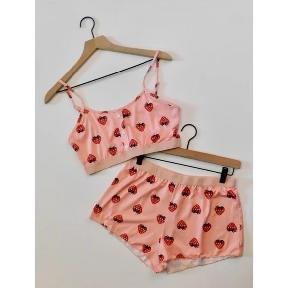 NEW!! STRAWBERRY Print Red Pink Cropped Loungewear Two Piece Set X-Large - Picture 1 of 12